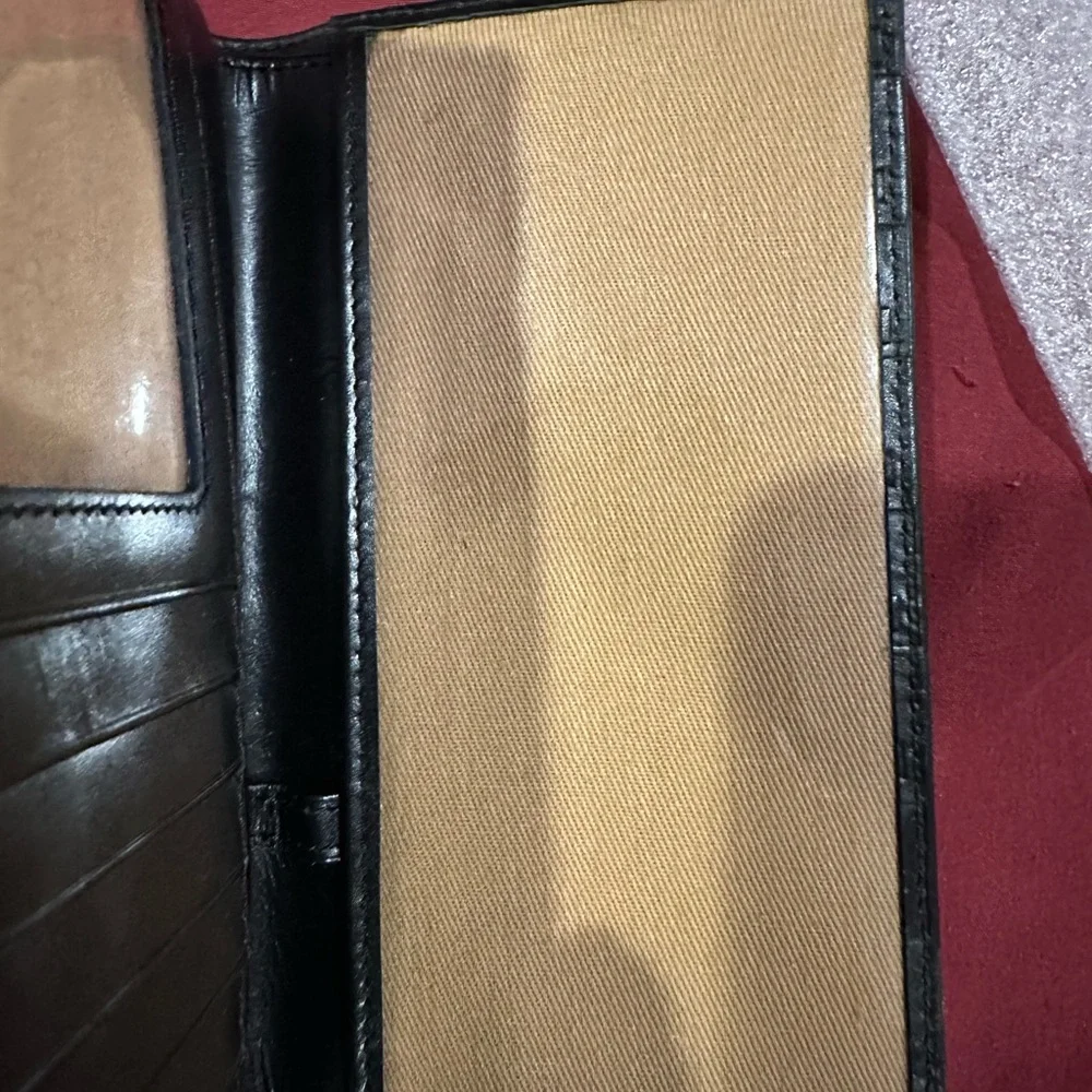 Tupperware Wallet - Picture 5 of 7